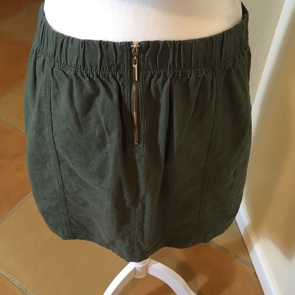 Linen-Look Olive Green Mini Skirt - EUC - Picture 3 of 4